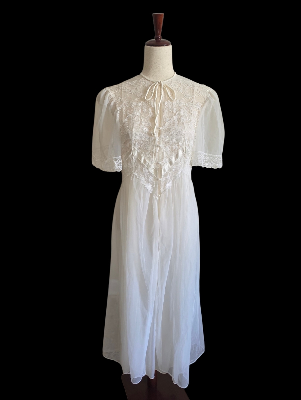 Vintage Bridal Peignoir Set In Ivory With Ivory Lace And Ribbon Detail